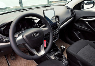 Подержанный автомобиль LADA (ВАЗ) Vesta Sedan 2017 года (13 фото)