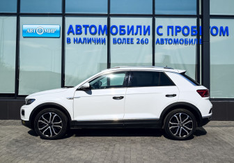 Подержанный автомобиль Volkswagen T-Roc 2021 года (2 фото)