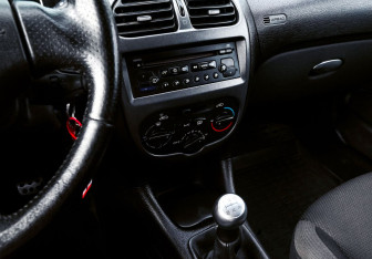 Подержанный автомобиль Peugeot 206 Hatchback 2007 года (9 фото)