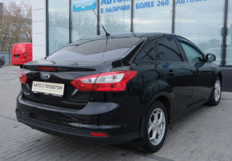 Подержанный автомобиль Ford Focus Sedan 2011 года (5 фото)