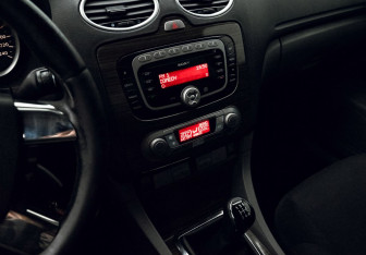Подержанный автомобиль Ford Focus Sedan 2008 года (9 фото)