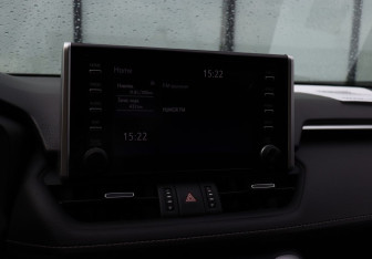 Подержанный автомобиль Toyota RAV4 2020 года (12 фото)