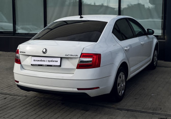 Подержанный автомобиль Skoda Octavia Liftback 2020 года (5 фото)