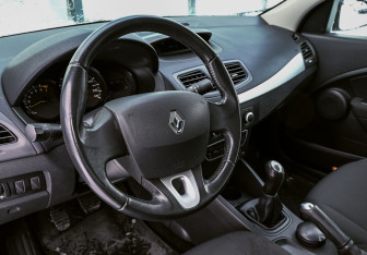 Подержанный автомобиль Renault Fluence 2013 года (13 фото)