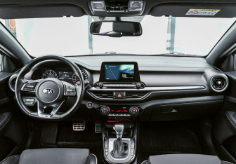 Подержанный автомобиль Kia Cerato Sedan 2021 года (12 фото)