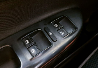 Подержанный автомобиль Skoda Octavia Liftback 2011 года (12 фото)