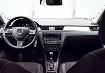 Подержанный автомобиль Skoda Rapid Liftback 2014 года (17 фото)
