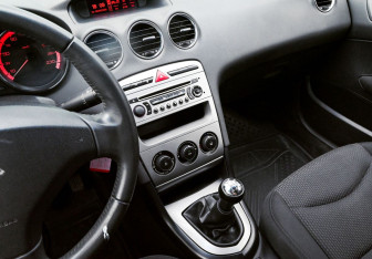 Подержанный автомобиль Peugeot 408 2013 года (9 фото)