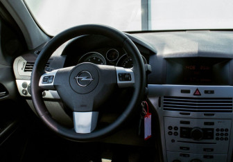 Подержанный автомобиль Opel Astra Hatchback 2010 года (19 фото)