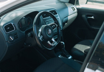 Подержанный автомобиль Volkswagen Polo Sedan 2019 года (9 фото)