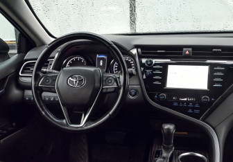 Подержанный автомобиль Toyota Camry Sedan 2019 года (19 фото)