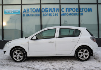 Подержанный автомобиль Opel Astra Hatchback 2012 года (2 фото)