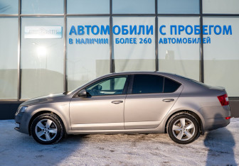 Подержанный автомобиль Skoda Octavia Liftback 2016 года (2 фото)