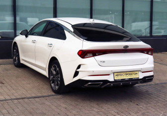 Подержанный автомобиль Kia K5 2021 года (3 фото)