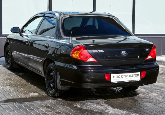 Подержанный автомобиль Kia Spectra Sedan 2007 года (3 фото)