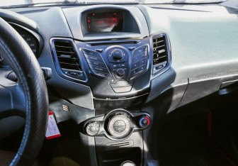 Подержанный автомобиль Ford Fiesta Hatchback 2008 года (12 фото)