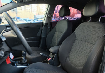 Подержанный автомобиль Hyundai Solaris Sedan 2015 года (17 фото)