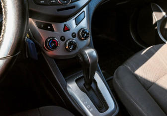 Подержанный автомобиль Chevrolet Aveo Sedan 2012 года (9 фото)