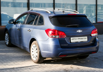 Подержанный автомобиль Chevrolet Cruze Wagon 2014 года (3 фото)