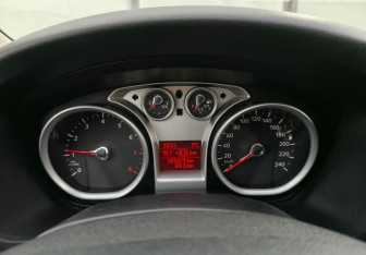 Подержанный автомобиль Ford Focus Sedan 2008 года (16 фото)