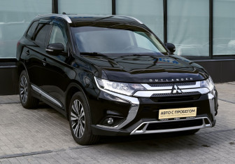 Подержанный автомобиль Mitsubishi Outlander 2019 года (7 фото)