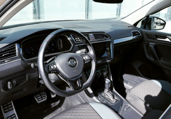 Подержанный автомобиль Volkswagen Tiguan 2019 года (15 фото)