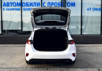 Подержанный автомобиль Kia Ceed Hatchback 2019 года (18 фото)