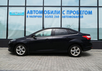Подержанный автомобиль Ford Focus Sedan 2011 года (2 фото)
