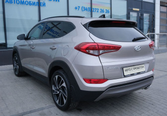 Подержанный автомобиль Hyundai Tucson 2016 года (3 фото)