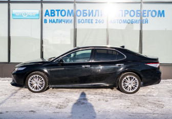 Подержанный автомобиль Toyota Camry Sedan 2018 года (2 фото)
