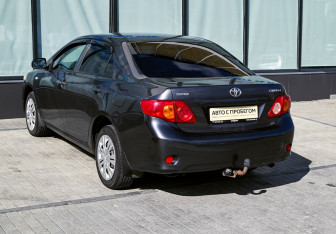 Подержанный автомобиль Toyota Corolla Sedan 2007 года (3 фото)