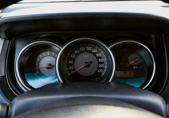 Подержанный автомобиль Nissan Tiida Hatchback 2008 года (17 фото)