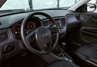 Подержанный автомобиль Kia Rio Sedan 2011 года (13 фото)