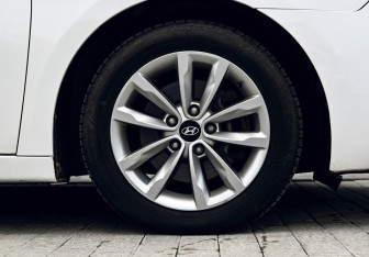 Подержанный автомобиль Hyundai i40 Sedan 2016 года (22 фото)