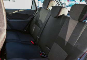 Подержанный автомобиль LADA (ВАЗ) Kalina Hatchback 2015 года (17 фото)