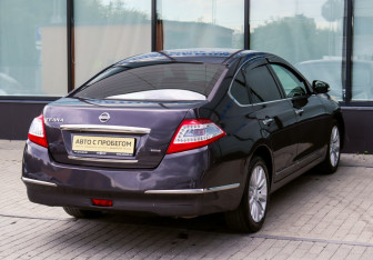 Подержанный автомобиль Nissan Teana 2012 года (5 фото)