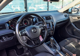 Подержанный автомобиль Volkswagen Jetta Sedan 2016 года (15 фото)