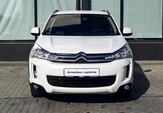 Подержанный автомобиль Citroen C4 Aircross 2012 года (8 фото)