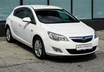 Подержанный автомобиль Opel Astra Hatchback 2011 года (7 фото)