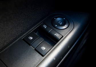 Подержанный автомобиль Opel Astra Hatchback 2008 года (17 фото)