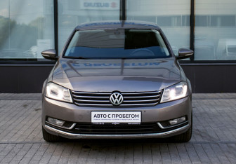Подержанный автомобиль Volkswagen Passat Sedan 2011 года (8 фото)