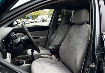 Подержанный автомобиль Hyundai Verna Sedan 2007 года (14 фото)