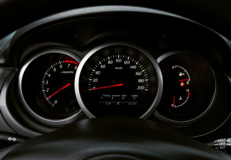 Подержанный автомобиль Suzuki Grand Vitara 2013 года (9 фото)