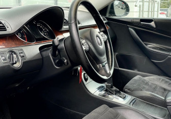 Подержанный автомобиль Volkswagen Passat Sedan 2009 года (9 фото)