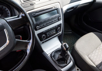 Подержанный автомобиль Skoda Octavia Liftback 2011 года (9 фото)