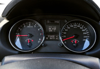 Подержанный автомобиль Nissan Qashqai 2007 года (18 фото)