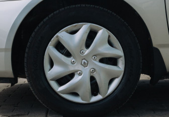 Подержанный автомобиль Toyota Corolla Sedan 2006 года (17 фото)