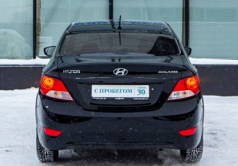 Подержанный автомобиль Hyundai Solaris Hatchback 2012 года (4 фото)