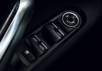 Подержанный автомобиль Ford Mondeo Liftback 2011 года (15 фото)