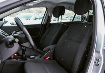 Подержанный автомобиль Renault Fluence 2013 года (14 фото)